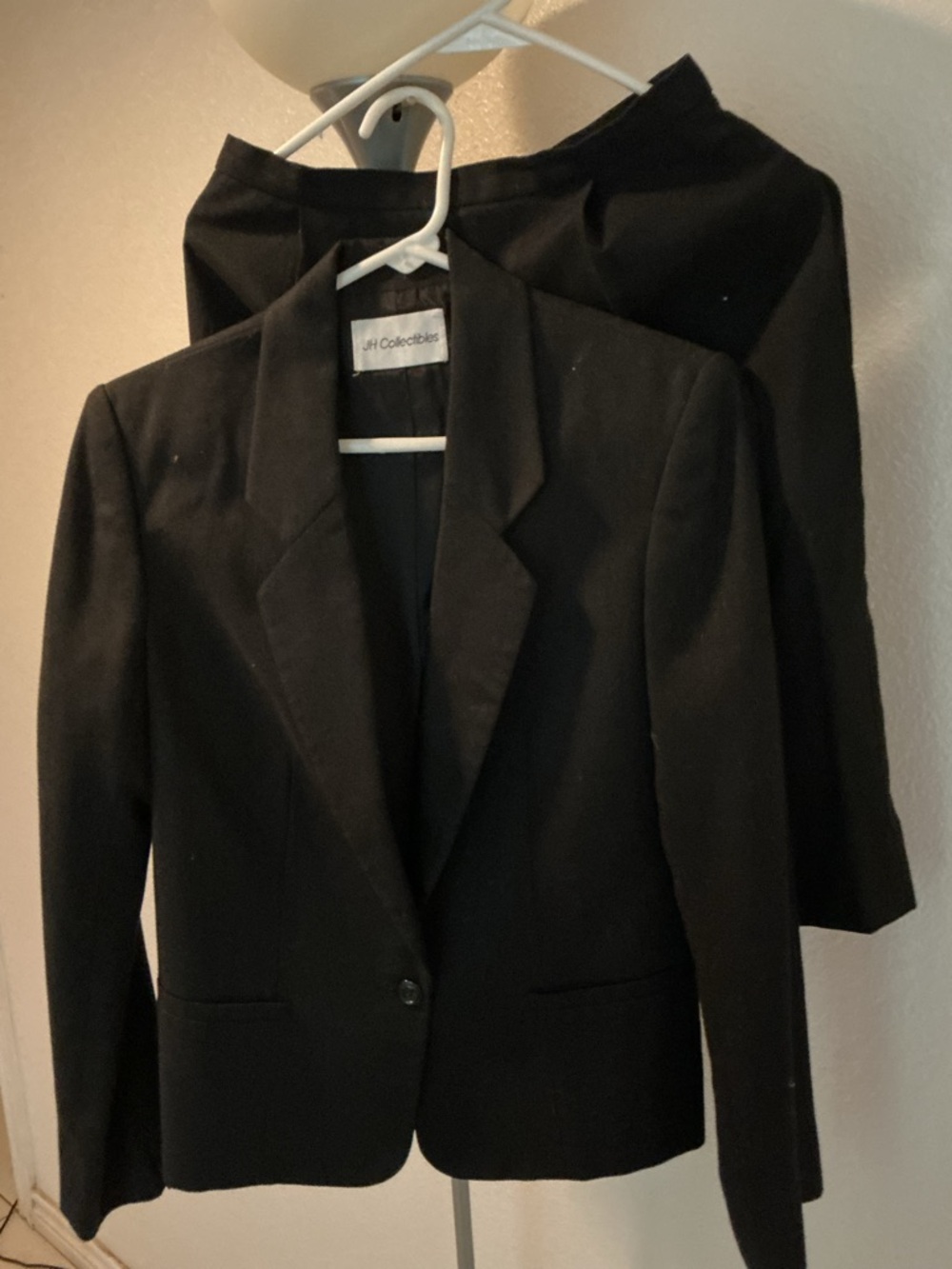 JH Collectibles Black Women's Classic Single-Button lined Blazer 2 pc Suit